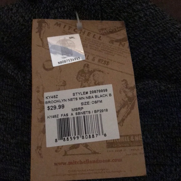 New Era Brooklyn Nets Beanie - Picture 3 of 3